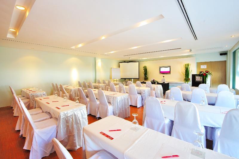 Ramada By Wyndham Phuket Southsea Hotel Buitenkant foto