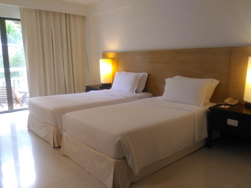 Ramada By Wyndham Phuket Southsea Hotel Buitenkant foto